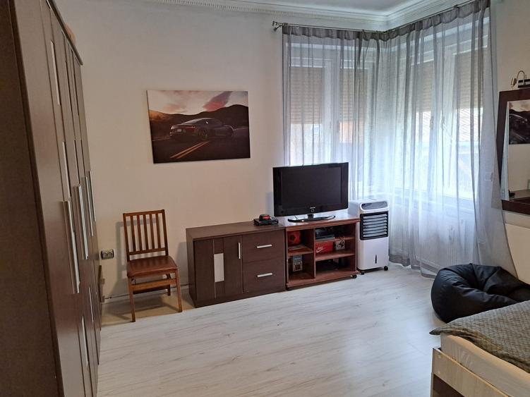 Casă individuală cu 5 camere cu Canalizare în Central