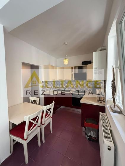 Duplex cu 4 camere cu Canalizare în Central