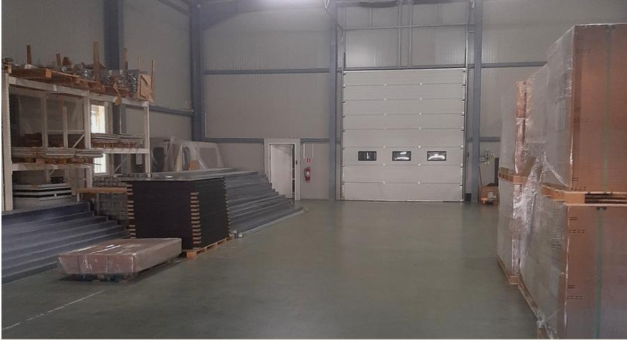 Spațiu industrial, de 3,000 mp, în Central