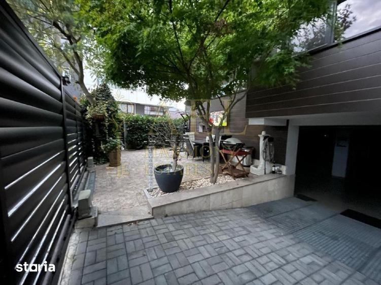 Apartament cu 3 camere, mobilat în Tei