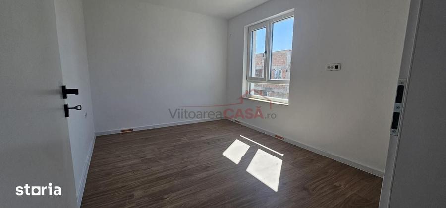 Casă cu 4 camere cu Teren 350 Mp în Sintești