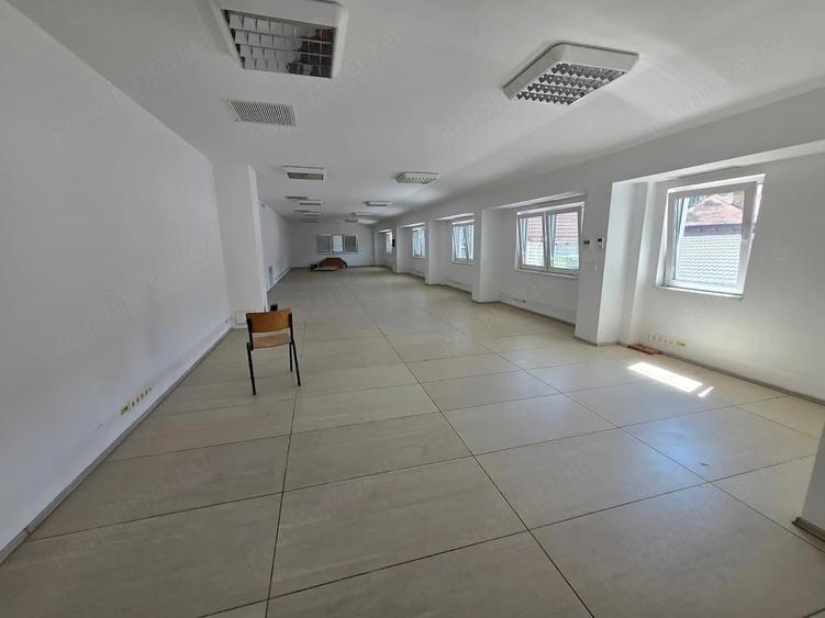 Casă cu 7 camere cu Teren 600 Mp în Șagului