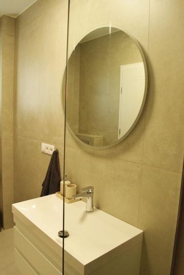 Apartament cu 3 camere decomandat în Florești
