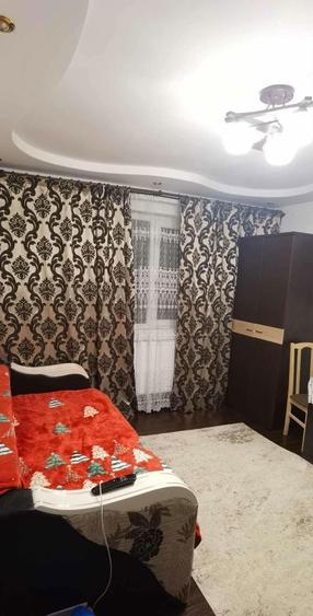 Apartament cu 3 camere decomandat în Olari