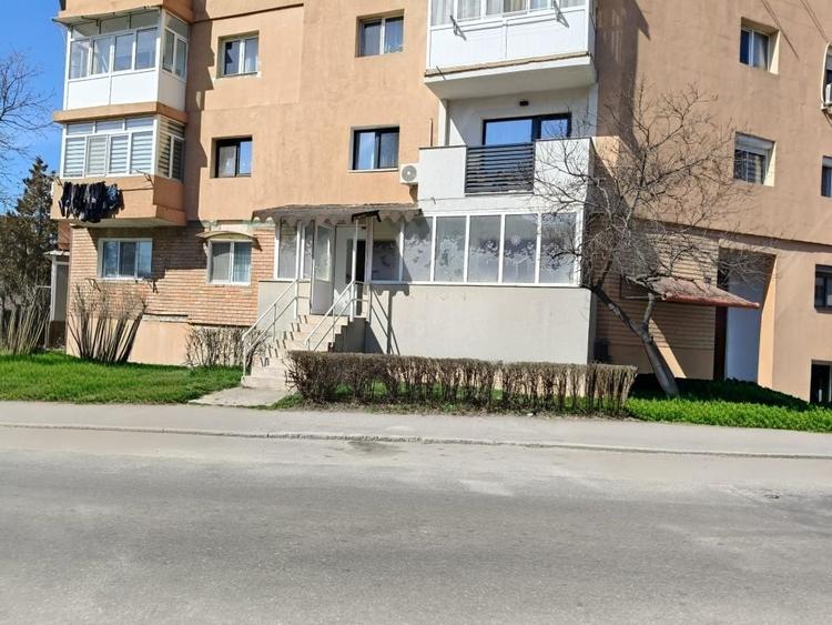 Birou, de 56.450000762939 mp, în Central