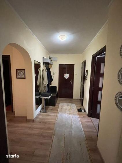 Apartament cu 3 camere decomandat, mobilat în Titan