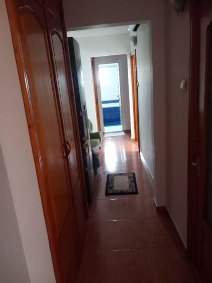 Apartament cu 3 camere decomandat în Sud
