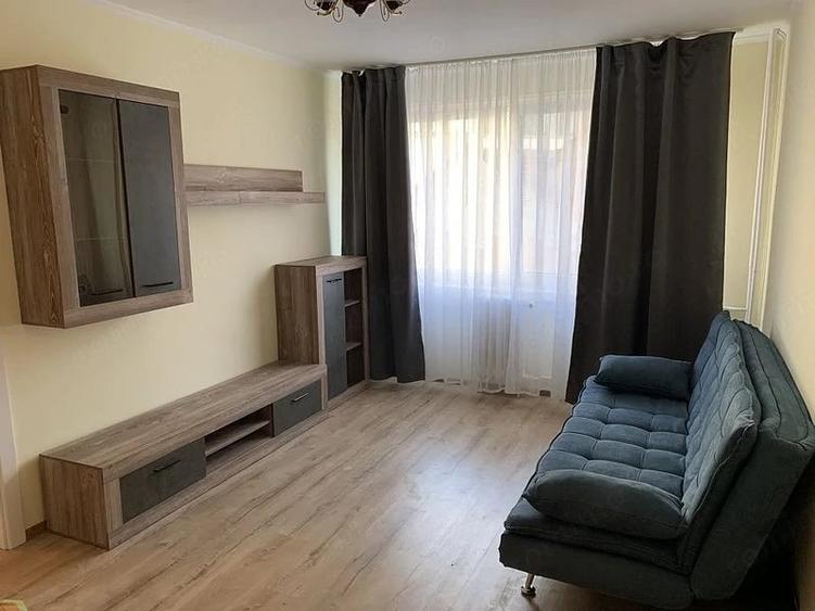 Apartament cu 3 camere decomandat în Spitalul Județean