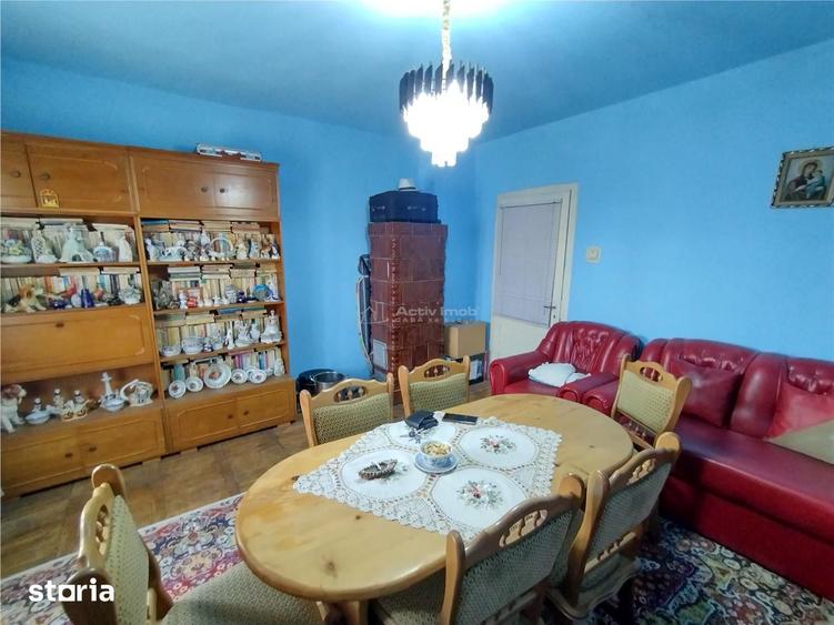 Apartament cu 3 camere decomandat în Bozovici