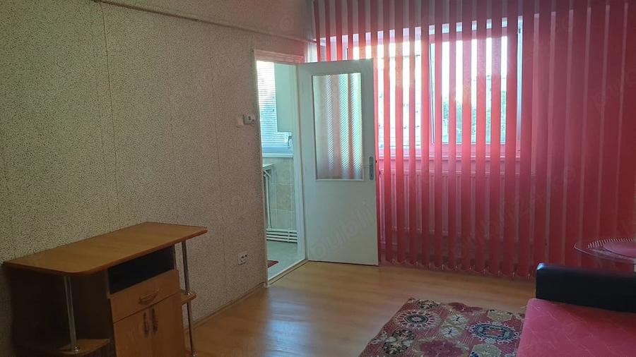 Garsonieră semidecomandată în Școlilor