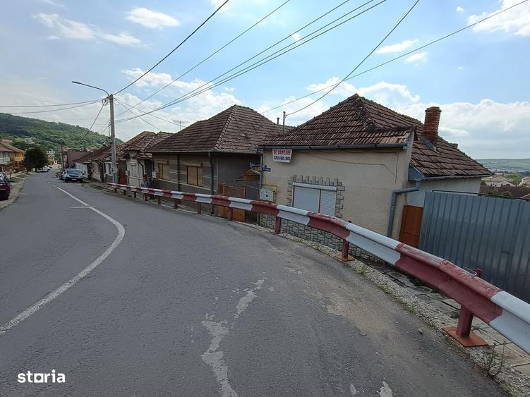 Casă cu 2 camere cu Teren 300 Mp în Central