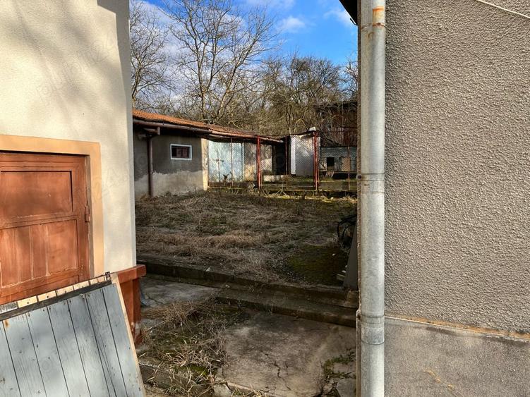 Casă cu 4 camere cu Teren 8808 Mp în Simeria