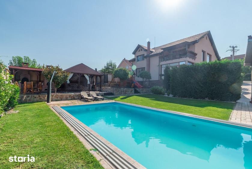 Casă cu 10 camere cu Teren 1053 Mp în Paleu