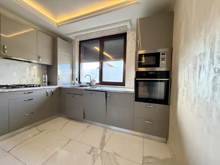 Duplex cu 5 camere cu Canalizare în Dumbrăvița