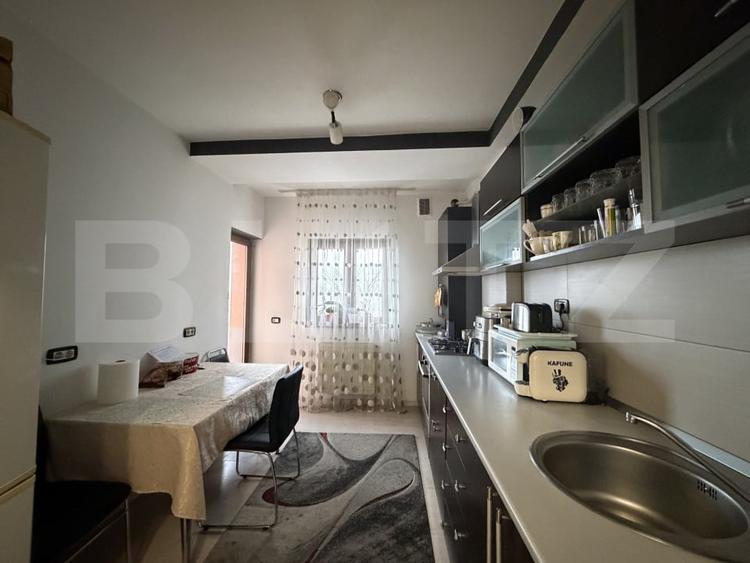 Apartament cu 3 camere decomandat, mobilat în Calea Severinului