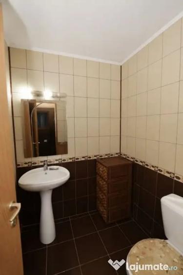 Apartament cu 3 camere decomandat în Prundu
