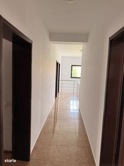Casă cu 4 camere în Cristian