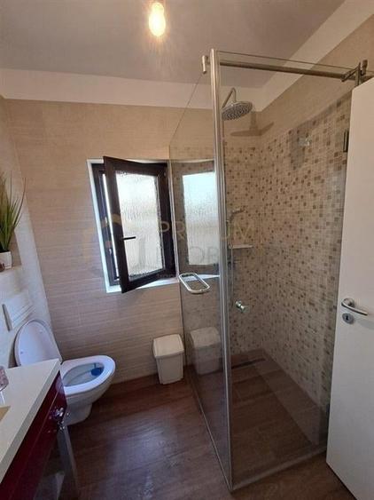 Casă individuală cu 5 camere cu Canalizare în Giroc