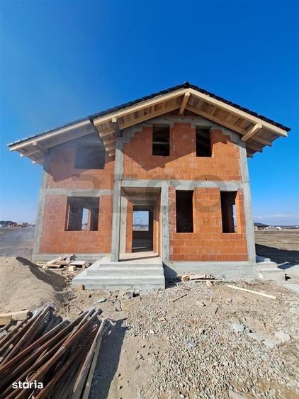 Casă cu 3 camere cu Teren 501 Mp în Cihei