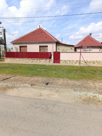 Casă cu 2 camere cu Teren 1080 Mp în Șofronea