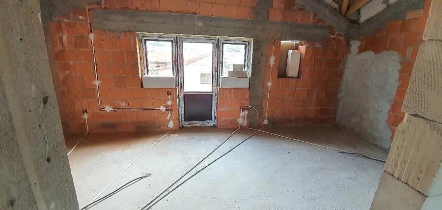 Casă cu 3 camere cu Teren 170 Mp în Fundeni