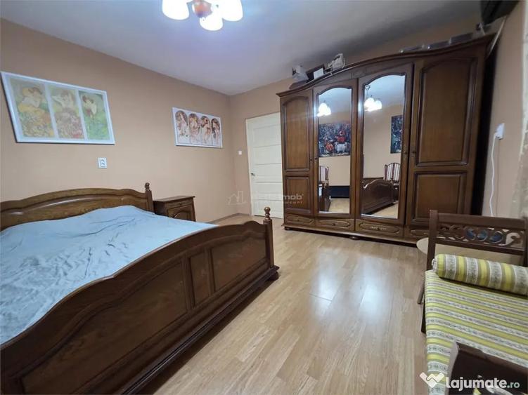 Casă cu 5 camere cu Teren 438 Mp în 23 August
