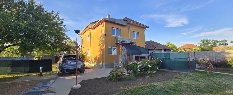 Casă individuală cu 5 camere cu Canalizare în Central
