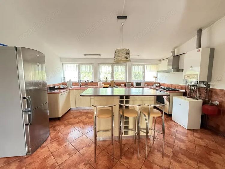 Apartament cu 3 camere decomandat, mobilat în Bălcescu