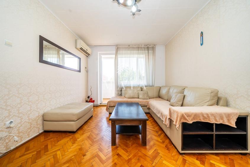 Apartament cu 3 camere decomandat, mobilat în Central