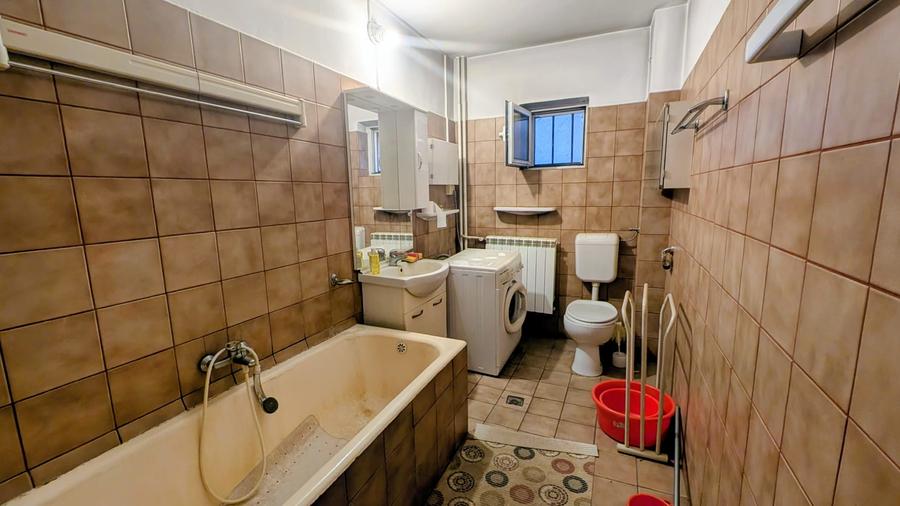 Casă individuală cu 6 camere cu Canalizare în Bucureștii Noi
