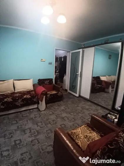 Apartament cu 3 camere decomandat în Traian