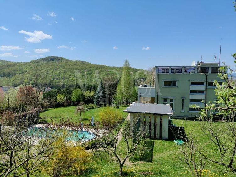 Casă individuală cu 5 camere cu Canalizare în Florești