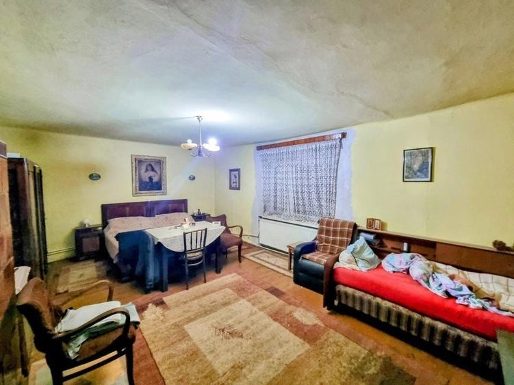 Casă individuală cu 6 camere cu Canalizare în Central