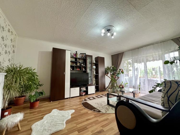Apartament cu 4 camere decomandat în Chișoda