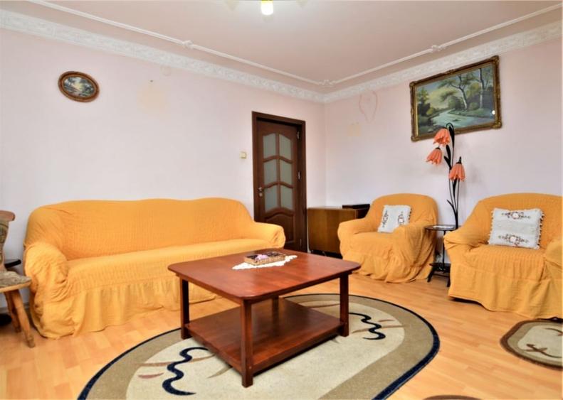 Apartament cu 3 camere decomandat, mobilat în Vitan