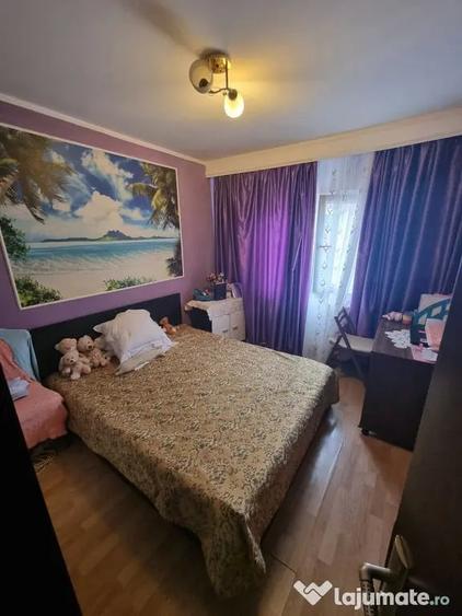 Apartament cu 4 camere decomandat în Dacia