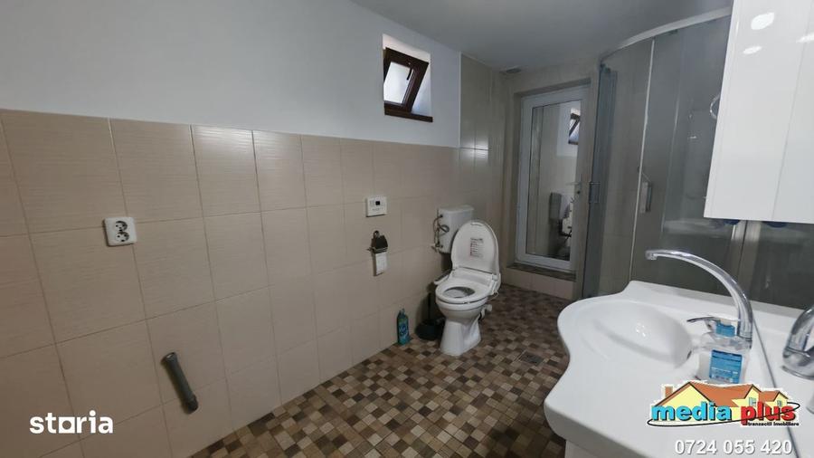 Casă cu 5 camere cu Teren 700 Mp în Piața Centrală
