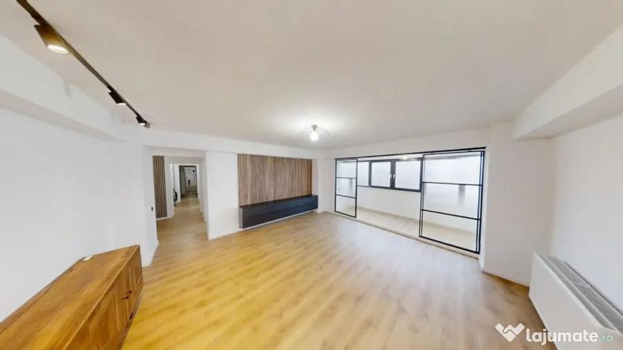 Apartament cu 4 camere decomandat în Zorilor