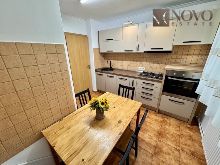 Apartament cu 4 camere semidecomandat, mobilat în Baba Novac