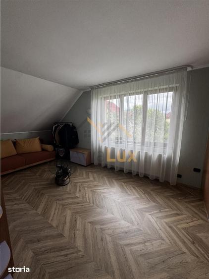 Casă cu 7 camere cu Teren 1800 Mp în Săsar