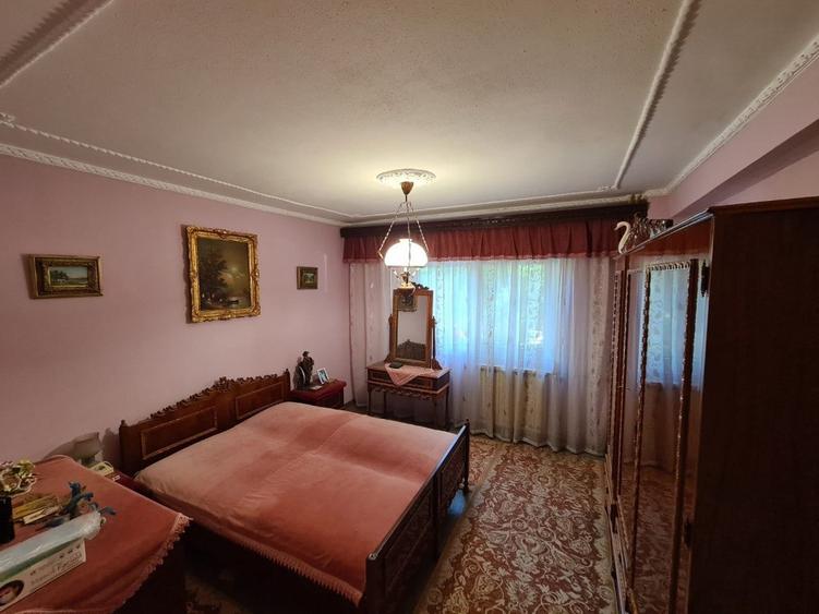 Apartament cu 4 camere decomandat în Vitan