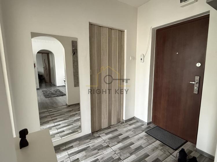 Apartament cu 2 camere semidecomandat, mobilat în P-ța Gorjului