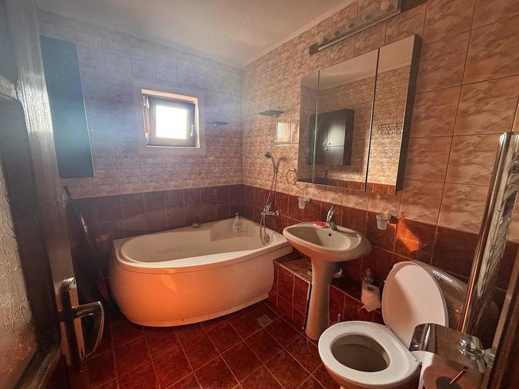 Apartament cu 3 camere decomandat în Aradului