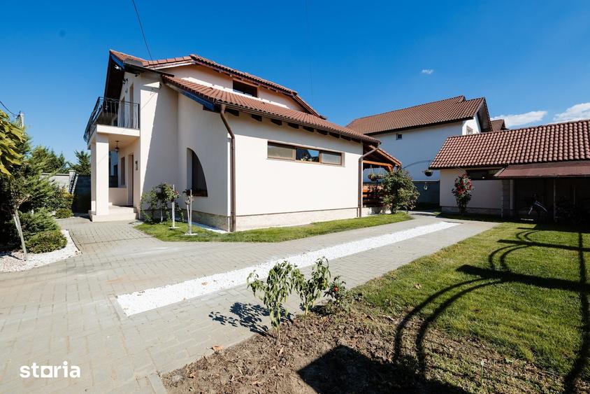 Casă cu 4 camere cu Teren 417 Mp în Intim