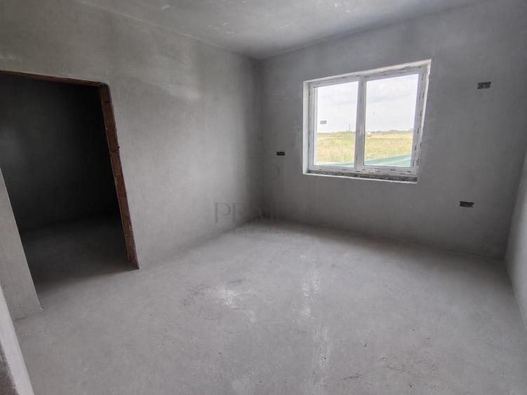 Duplex despartit prin C.T. - bucatarie inchisa - 130 mp util - 5