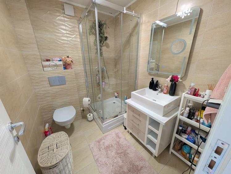 Casă individuală cu 4 camere cu Canalizare în Crețuleasca