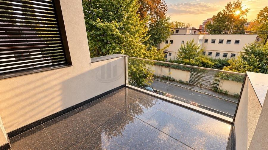 Casă individuală cu 7 camere cu Canalizare în Barbu Văcărescu