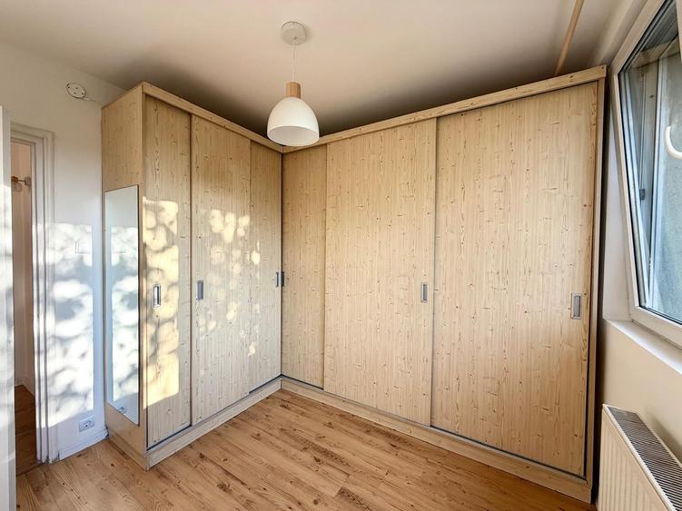 Apartament cu 4 camere decomandat în Drumul Taberei