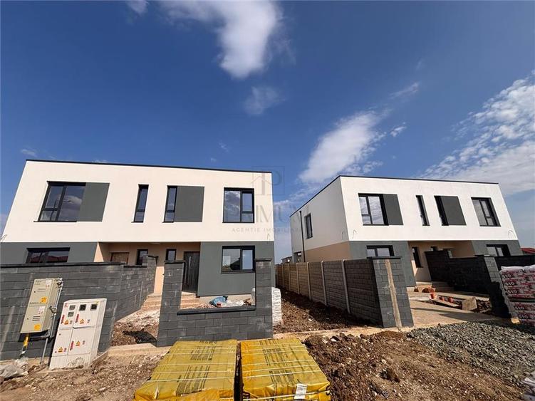 Duplex cu 4 camere cu Canalizare în Moșnița Nouă