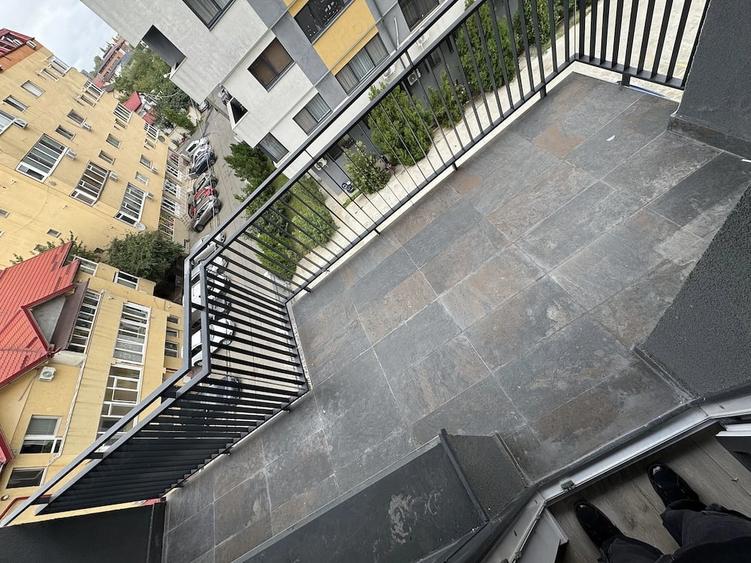 Apartament cu 2 camere decomandat în Fundeni